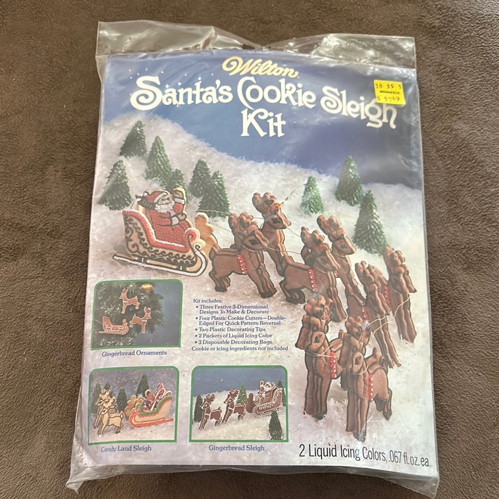 Wilton *NIB* *VINTAGE* Santa's Cookie Sleigh Kit